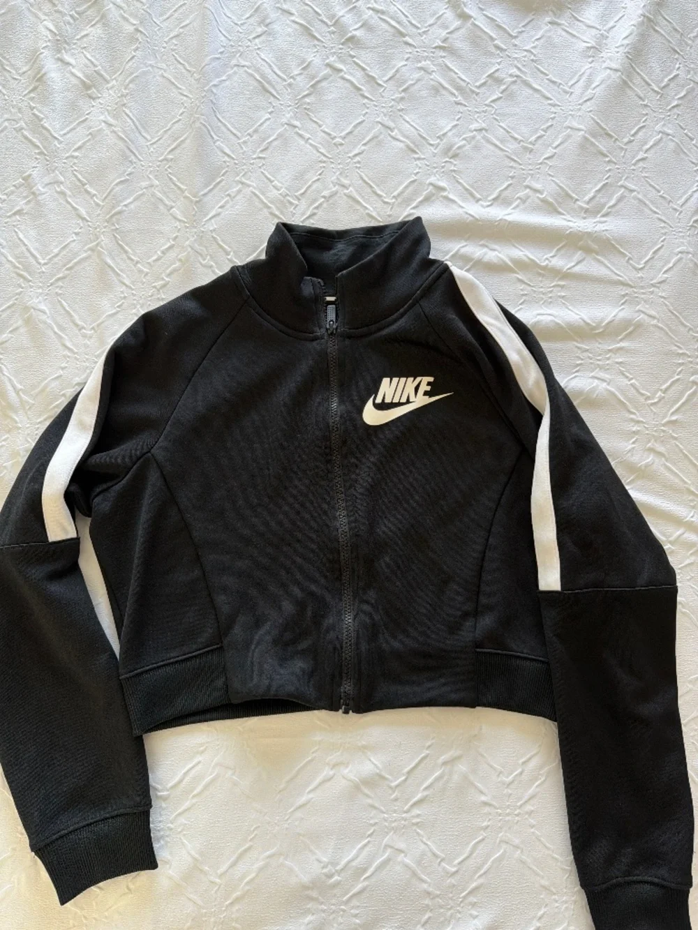 Nike Women’s Black & White Full-Zip Cropped Track Jacket